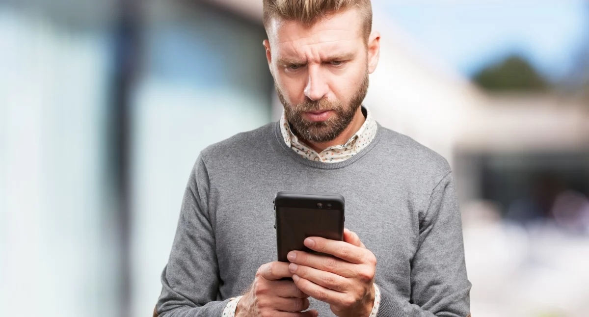 Dostałeś takiego SMS-a z ZUS? Natychmiast zgłoś go pod numer 8080!