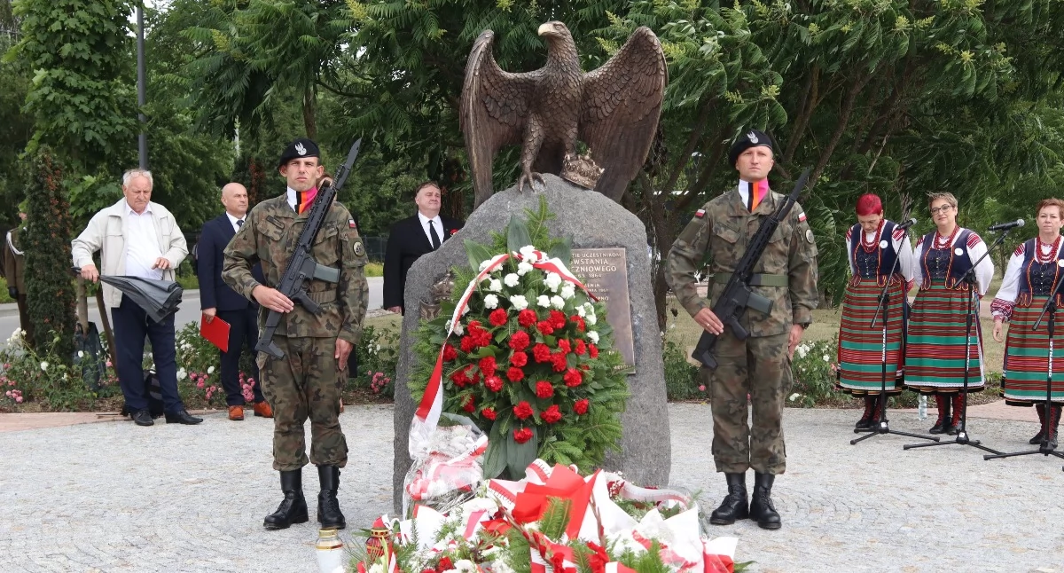 Odsłonięcie pomnika upamiętniającego uczestników powstania styczniowego 1863-1864 oraz bohaterów bitwy pod Zbrzeźnicą [FOTO+VIDEO]