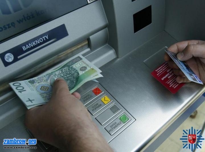 Ukradła kartę płatniczą i wypłaciła sobie pieniądze