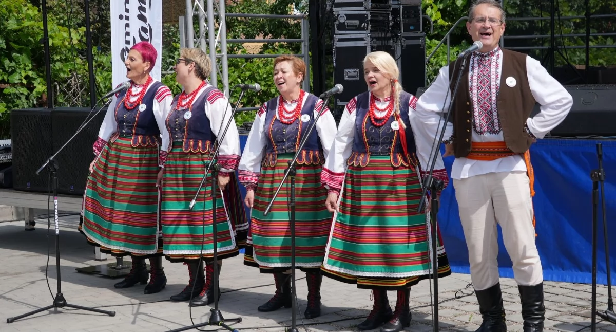 To była prawdziwa uczta ludowych i biesiadnych melodii. III Festiwal „Z folklorem na ty” już za nami! [FOTO+VIDEO]
