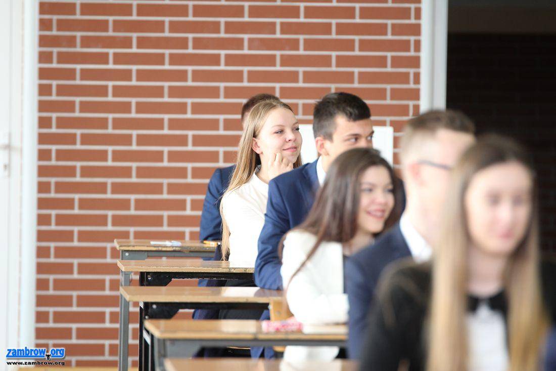 Gimnazjaliści napisali testy z matematyki i nauk przyrodniczych [foto+arkusze]