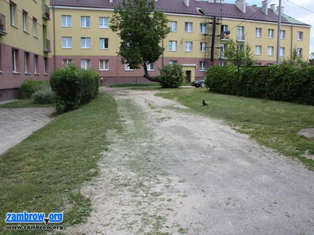 Nowa uliczka, chodnik i plac zabaw
