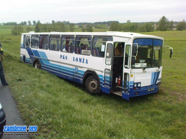 Autobus w rowie. Kierowca był pijany