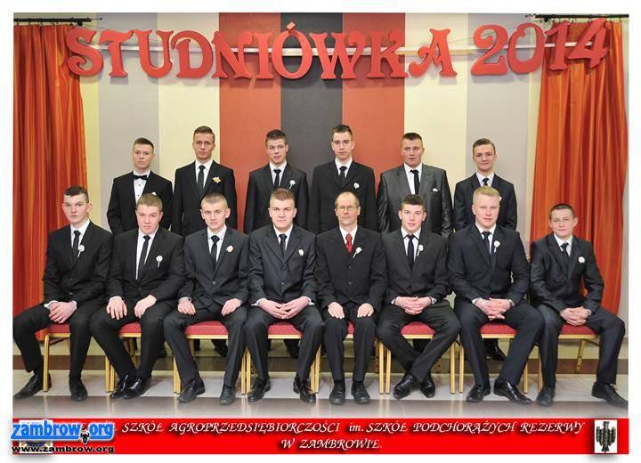 Studniówka w ZSA 2014. Zdjęcia grupowe. 