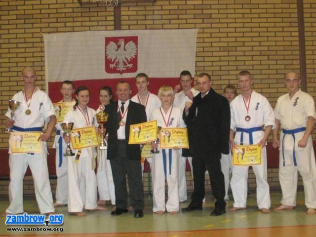 Karatecy Artura Więzowskiego wywalczyli złoto na mistrzostwach polski juniorów w Choszcznie