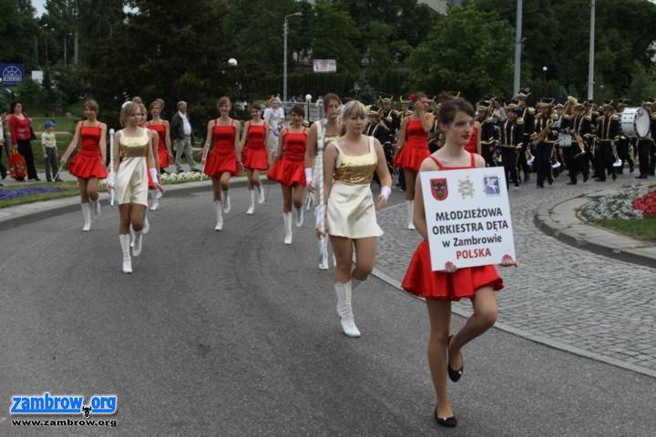 Siła orkiestr dętych i mażoretek (foto+video)
