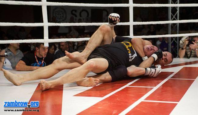 Piotr Piotrowski wygrał na Gali MMA i Boksu w Koszalinie