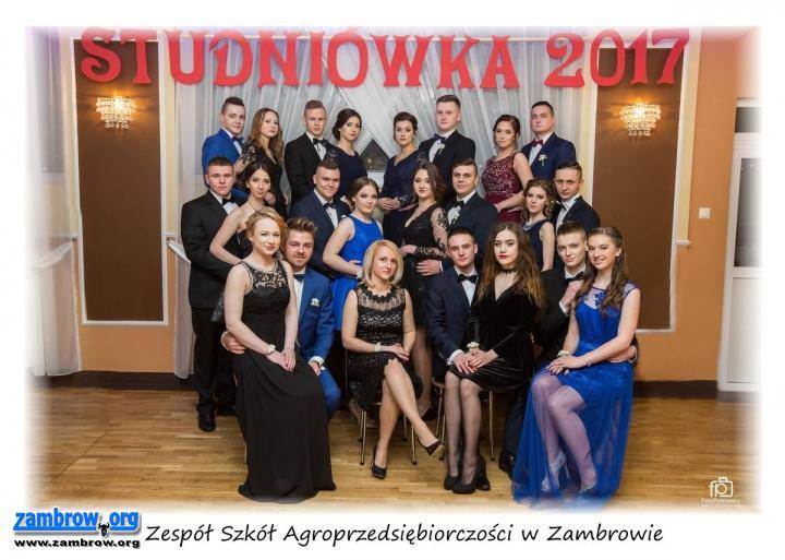 Studniówka ZSA 2017. Zdjęcia grupowe i video 