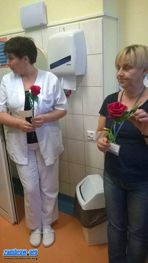 Wolontariusze ZSA i OWR z życzeniami dla służby zdrowia