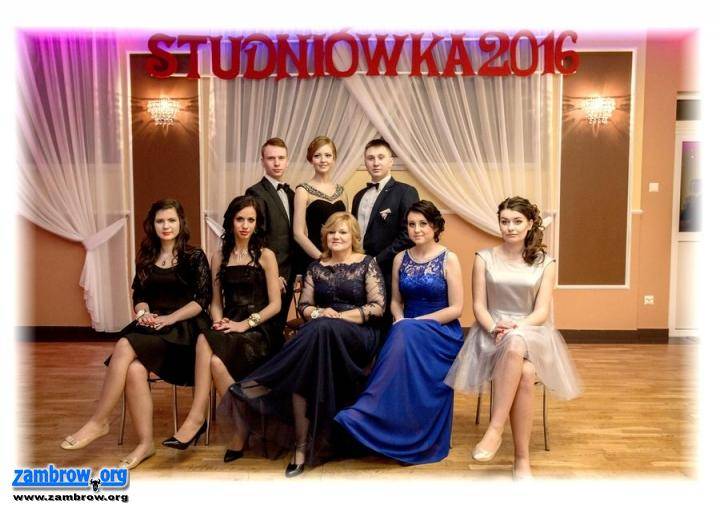 Studniówka w ZSA 2016. Zdjęcia grupowe