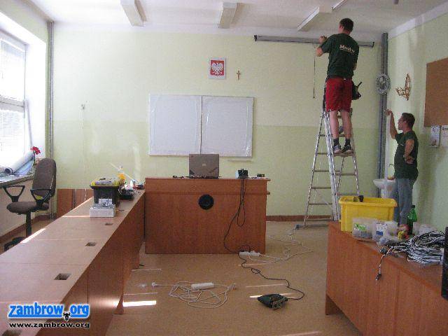 Trwa montaż pracowni językowych