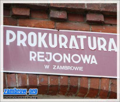 Namawiał dziewczynkę do pokazania części intymnych. Prokuratura umorzyła śledztwo