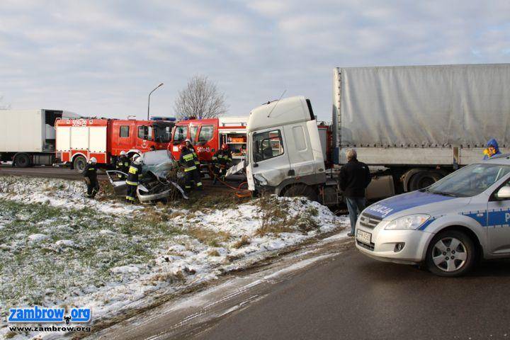 Tragiczny wypadek na ósemce w Krajewie Korytkach. Nie żyje młody mężczyzna [foto]