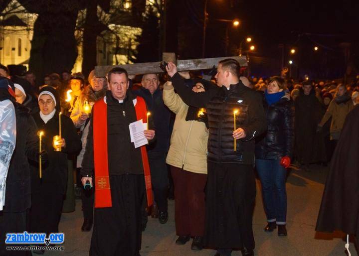 Rozważali Mękę Pańską podczas Drogi Krzyżowej ulicami miasta [foto]