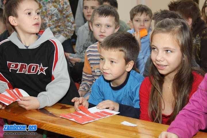 Wygrywając nagrody pomagają swoim kolegom 