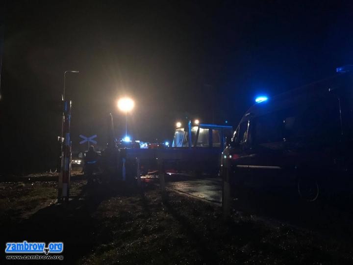 Śmiertelny wypadek na przejeździe kolejowym w Czerwonym Borze. Droga zablokowana [foto+aktualizacja]