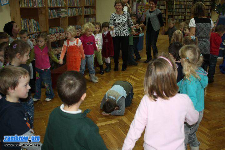 Przedszkolaki uczciły święto pluszowego misia