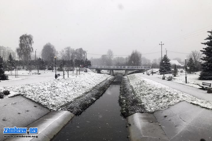 Początek zimy w Zambrowie. Spadł pierwszy śnieg