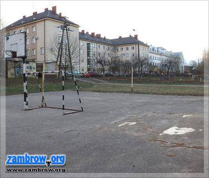 Nie będzie nowych miejsc parkingowych za urzędem?