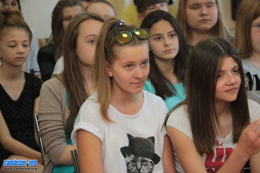 Beata Ciecierska spotkała się z młodzieżą w MBP [foto]