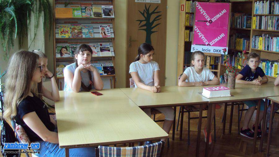 Od 5 lat czytają, dyskutują i bawią się w bibliotece