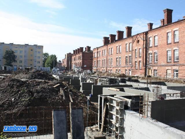 Niebawem rozpoczną murować ściany hali przy ZS1