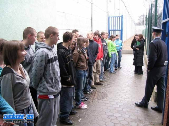 40-u uczniów gimnazjum w Zakładzie Karnym w Czerwonym Borze