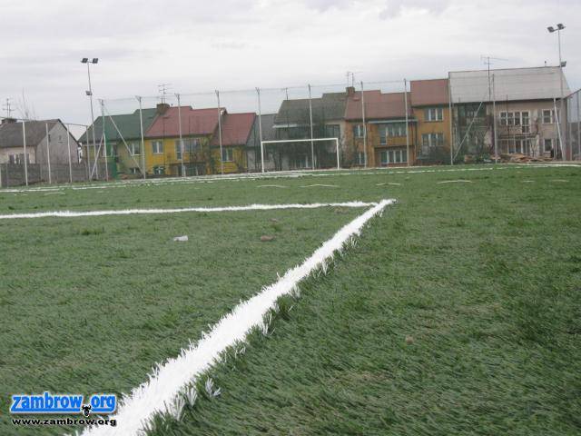 Zielona murawa za SP4