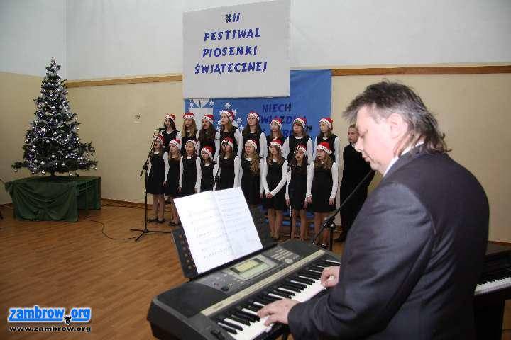 Śpiewali polskie kolędy i piosenki świąteczne