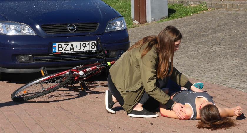 Rowerzysta pod kołami samochodu [foto+video]
