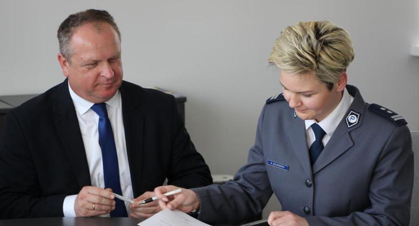 Powiat dotuje ponadnormatywne służby w zambrowskiej policji
