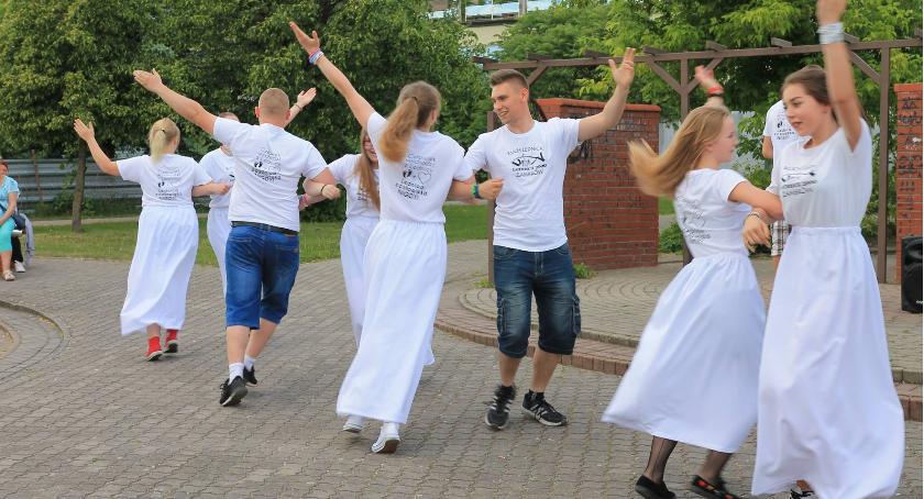 FISHMOB po raz pierwszy w Zambrowie - zatańczyli dla św. Jana Pawła II