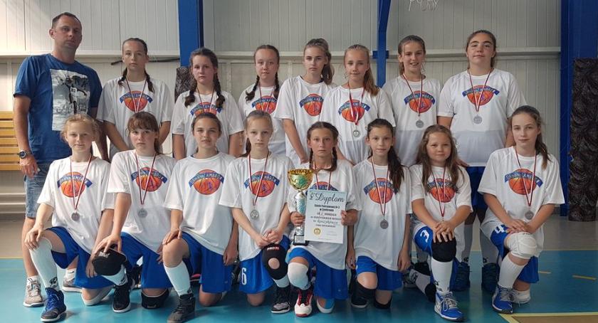 Koszykarki z zambrowskiej „Trójki” wicemistrzyniami województwa!