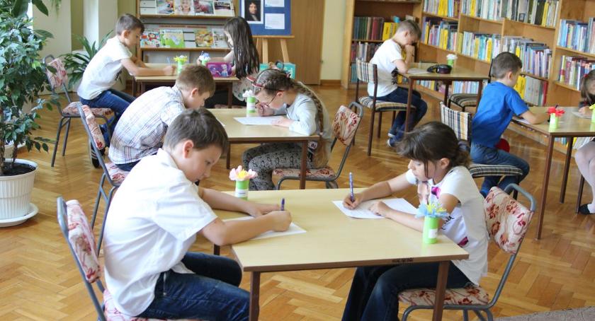 Konkurs wiedzy o baśniach Perraulta w MBP [foto]