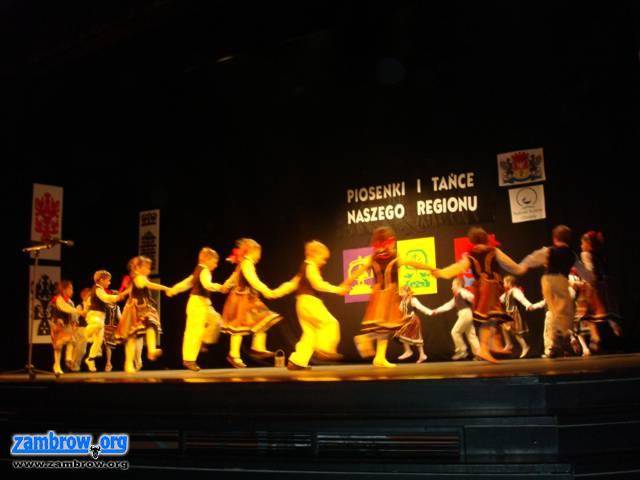 Rozśpiewane Gwiazdeczki na Festiwalu Piosenki i tańce naszego regionu