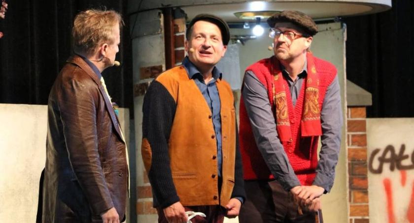 Artyści Kabaretu Moralnego Niepokoju przed kamerą zambrow.org [video]