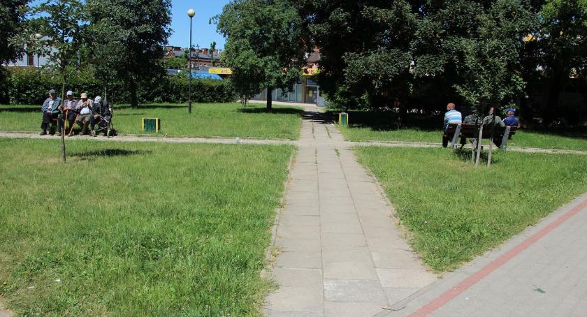 Ten skwer czeka renowacja? [foto]
