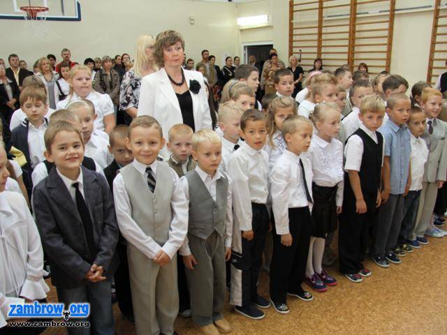 Niemal 5 tys. uczniów i przedszkolaków w Zambrowie rozpoczęło rok szkolny
