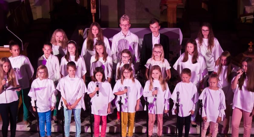 „Kolor serca” - czyli koncert Studia Wokalnego eMDeK w Łomży