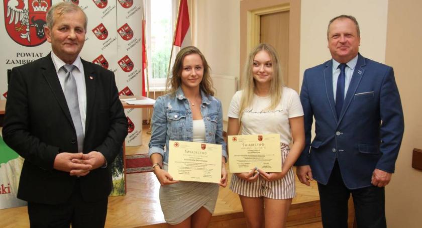 Świadectwa dojrzałości społecznej trafiły do młodych krwiodawców z Zambrowa [foto]