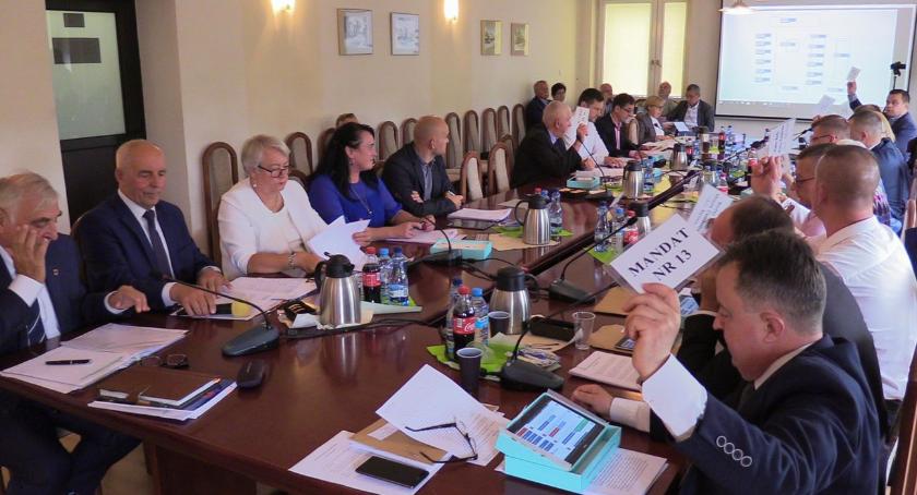 Zambrowscy radni nie zgodzili się na „ustawową” obniżkę pensji dla burmistrza [retransmisja]
