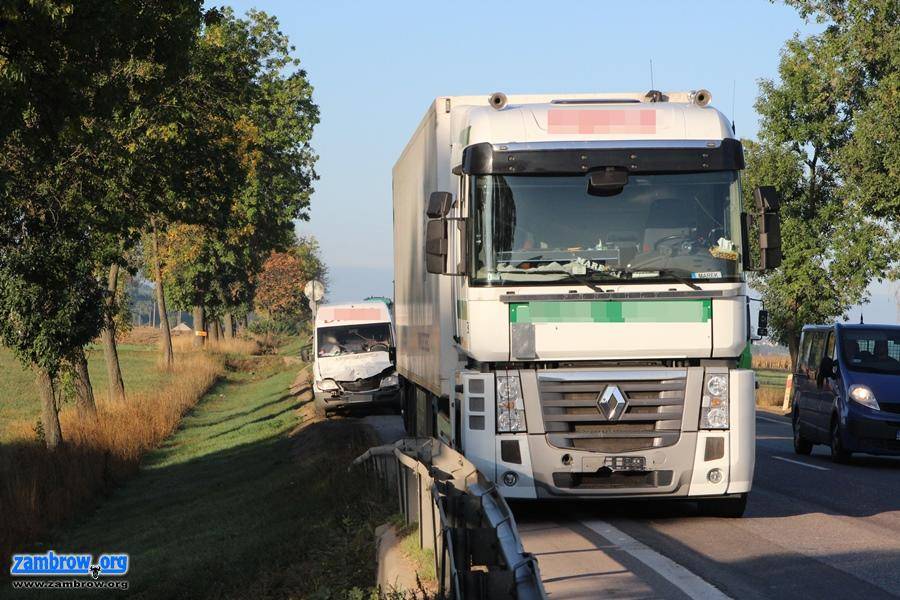 Kolizja trzech pojazdów na krajowej 