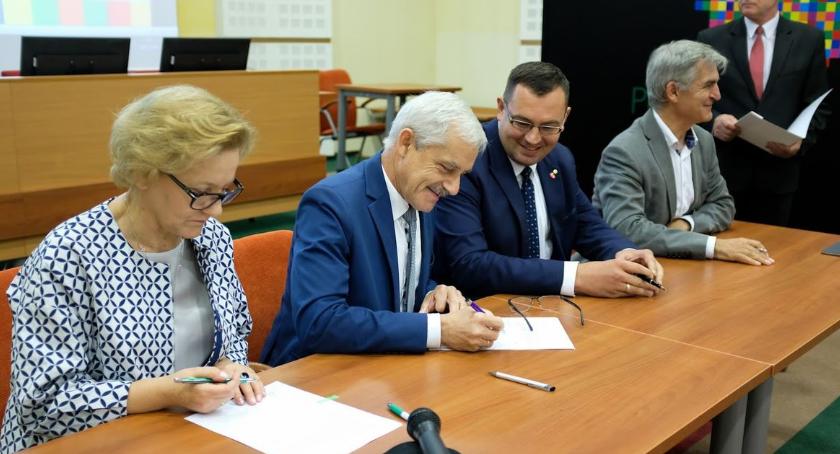 Gminy Zambrów, Szumowo i Rutki z dotacjami na realizację projektów w ramach Programu Odnowy Wsi Woje