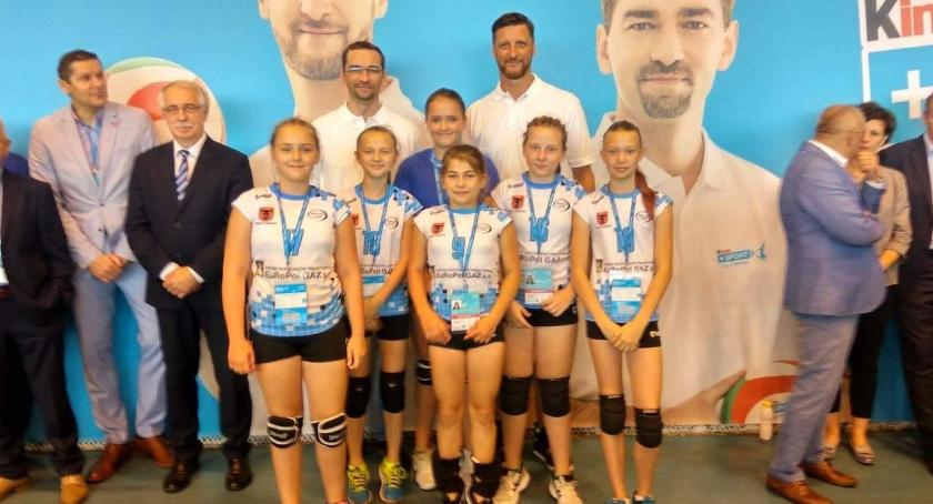 Młode siatkarki Rekordu tuż za podium w finale ogólnopolskiego turnieju „Kinder+Sport”