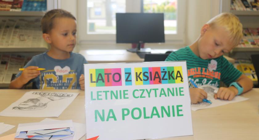 „Letnie czytanie na polanie” z filią MBP [foto]