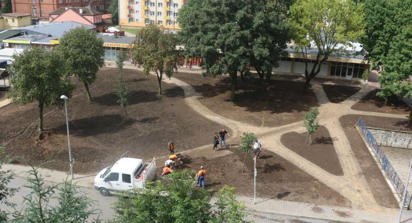 Trwa renowacja skweru na koszarach [foto]