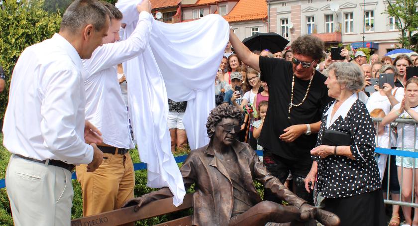 Zambrowski akcent ławeczki w Olecku