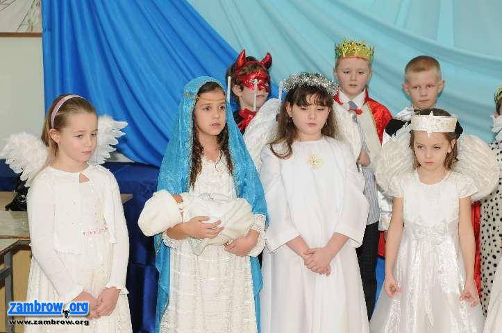 Jasełka na zabawie choinkowej w SP 5