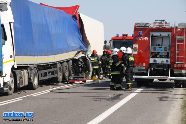Tragiczny karambol na drodze krajowej nr 8 w okolicach Sędziwuj pod Zambrowem. Jedna osoba nie żyje.