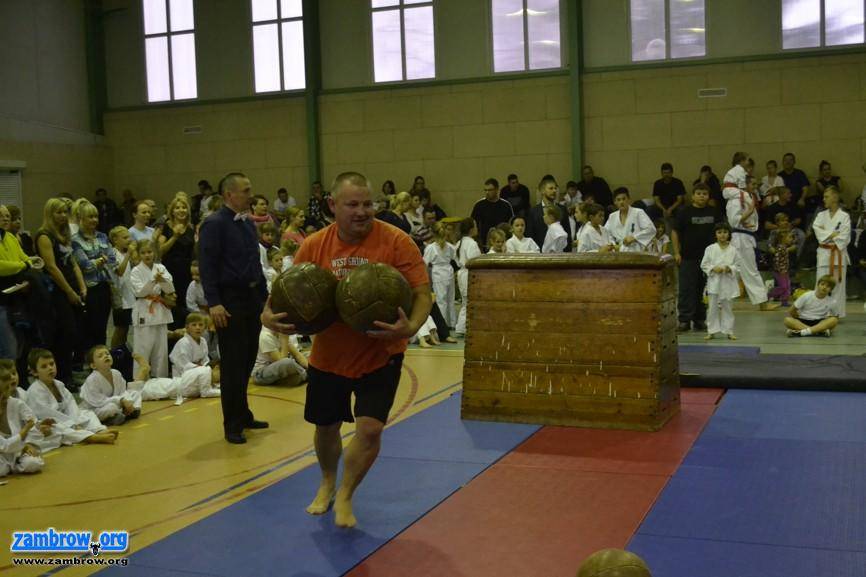 Sukcesy zambrowian na Rodzinnym Turnieju Karate